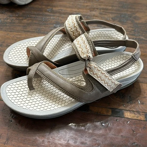 Baretraps women’s size 11 sandals - Picture 2 of 6